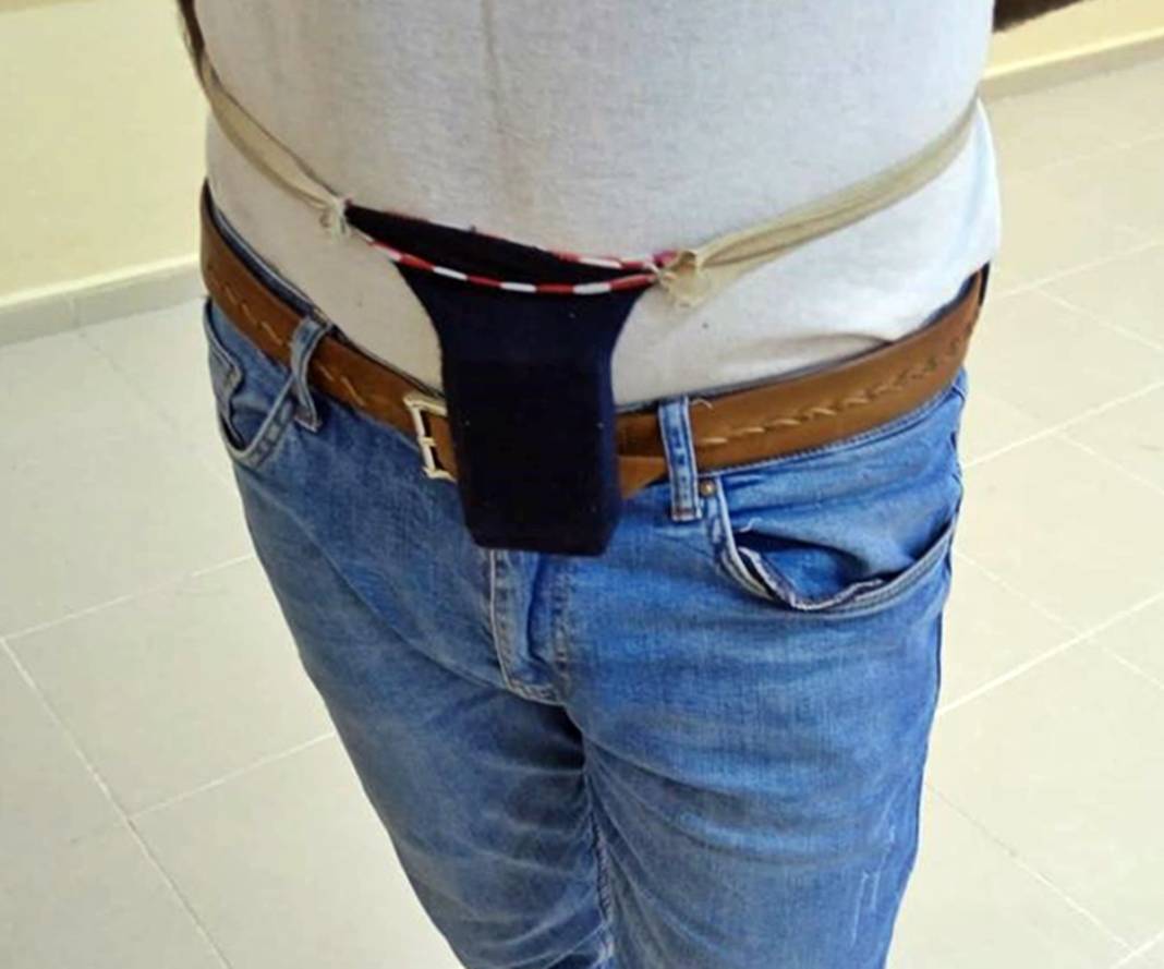 Ehliyet sınavına giren adayların üzerinden çıkan kopya düzeneği polisi bile şaşırttı 1